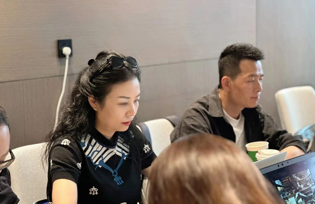 坚守技术革新与开放思维：两次AI培训与“设计上海”之旅